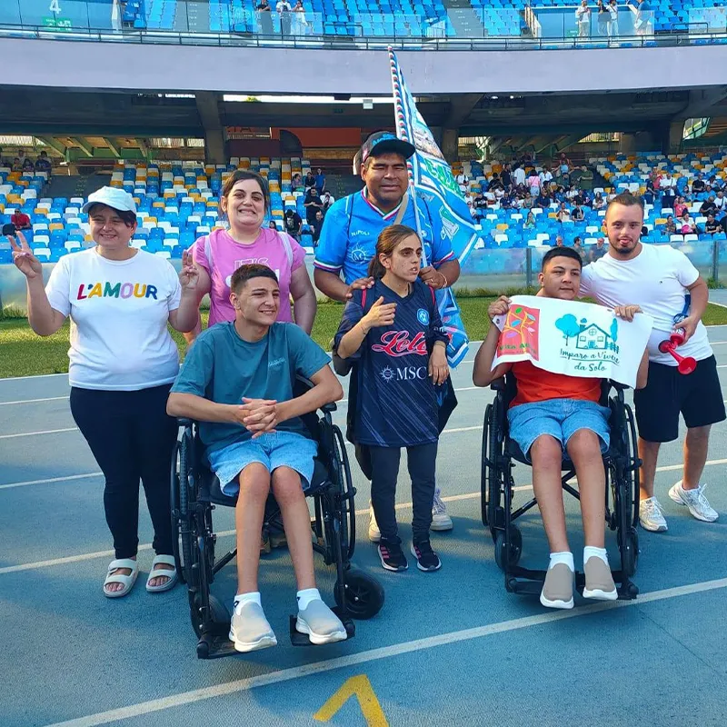 i ragazzi dell'Associazione Vita Attiva allo stadio Maradona